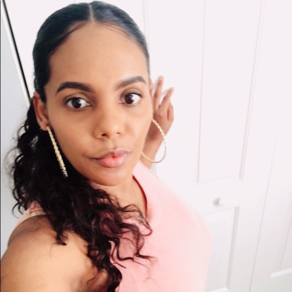 Meet your Posher, Estherlina